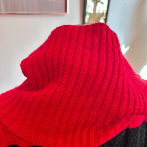 Late 60s / Early 70s Mod Ribbed Knit Turtleneck Sweater - Picture 6 of 7